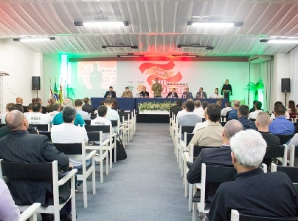 Representantes de policiais e bombeiros debatem mudanças na segurança pública na abertura do 13º Enerp em Florianópolis